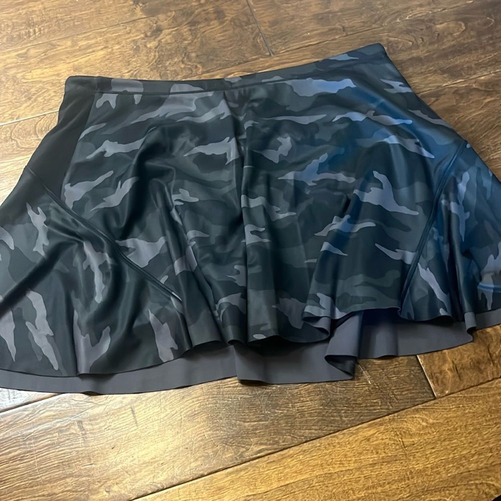 Athleta Gray Camouflage Match Point Printed Skort in SuperSonic, size L